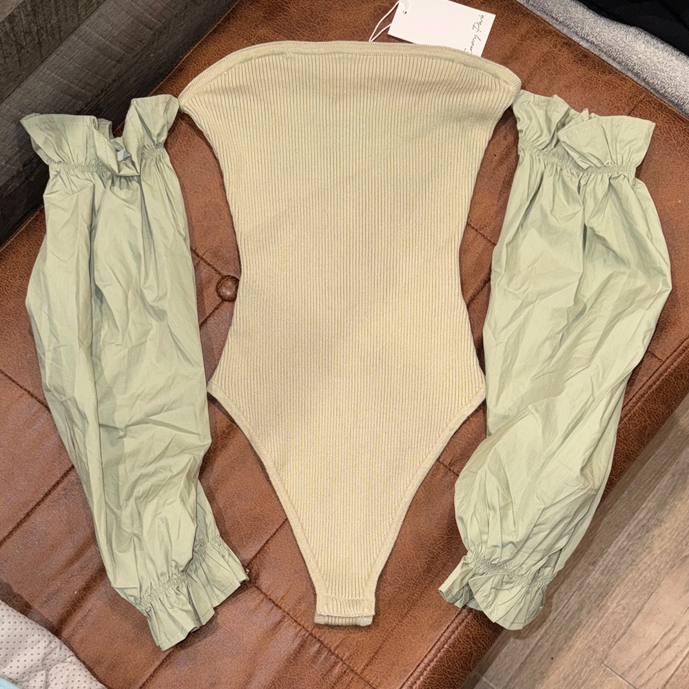 Emory Park Light Green Bodysuit with attached sleeves